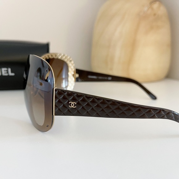 CHANEL ~ Vintage Brown Quilted Oversized Oval Sunglasses - Picture 3 of 8